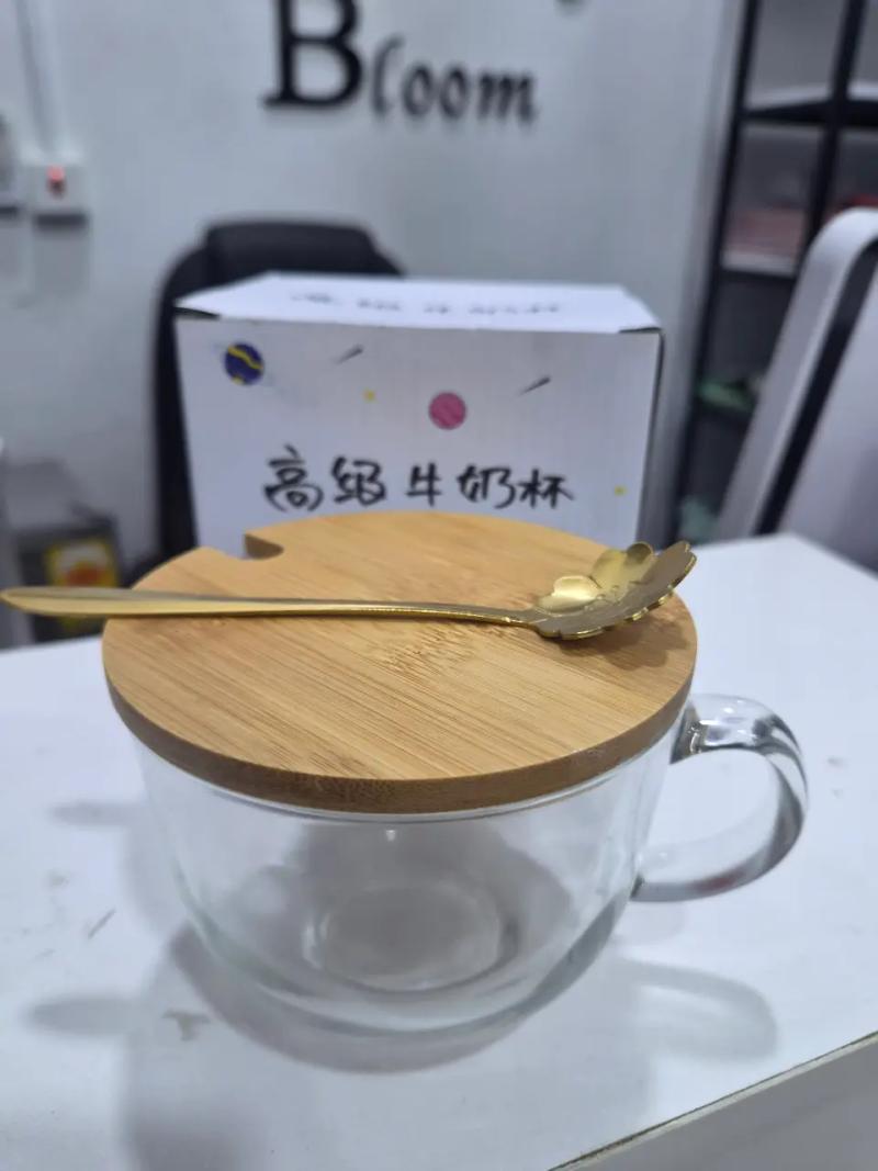 Glass Cup With Bamboo Lid +spoon