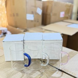 Plain glass cup with coloured handle in box